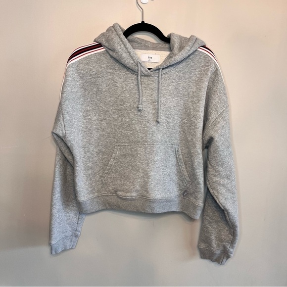 Aritzia TNA The Iconic Cropped Hoodie - Picture 2 of 10